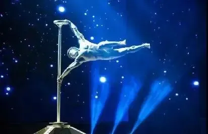 (具体节目以实际演出为准) 〉〉〉 精彩绝伦 太空漫步