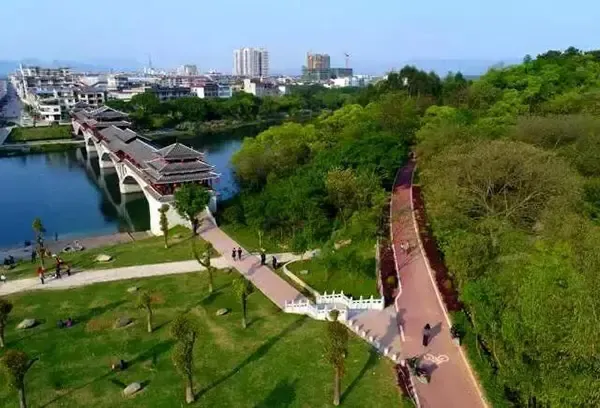 桂林惊现 生态湾区