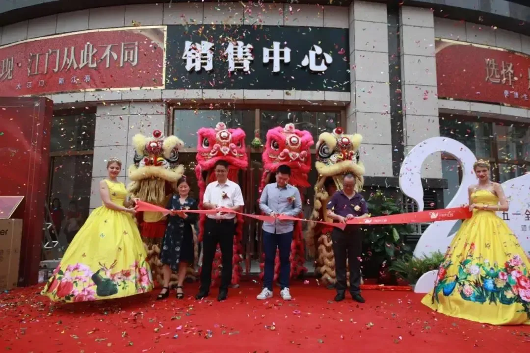 天鹅湾·红郡全新售楼部5.01亮相 惊艳全城