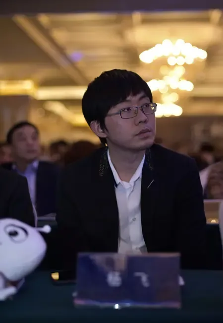 的大力支持,哈尔滨汇智成功地产常务副总经理杨飞先生上台发表讲话