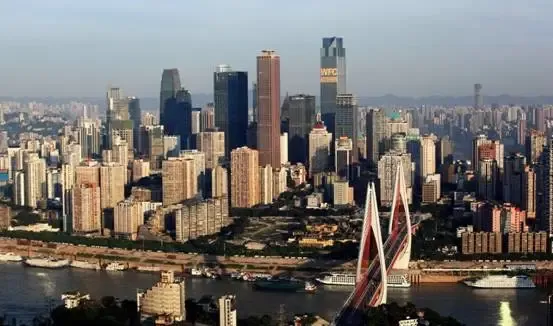 2003年6月18日,重庆直辖6周岁,西部新城拉开了大开发序幕,开城十五年