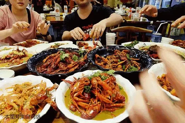 近整个朋友圈红红火火一片龙虾