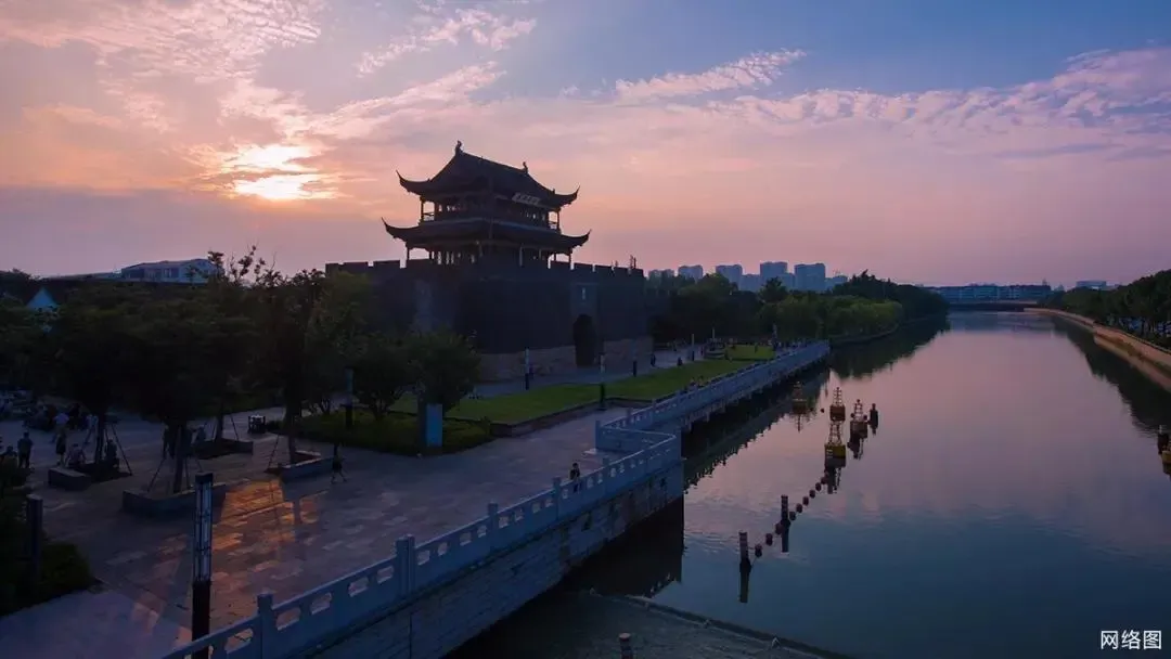 10多年前,姑苏区还是沧浪,平江,金阊三区,是苏州当之无愧的 "核心".