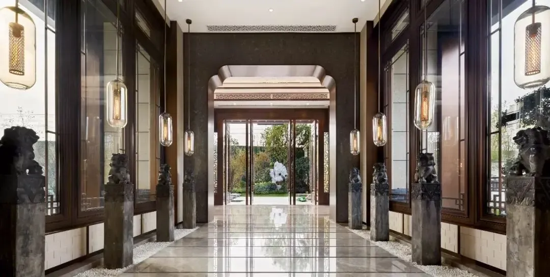 以高标准内外兼修,打造双重入户门堂,成归家之仪;首层入户大堂,与整体