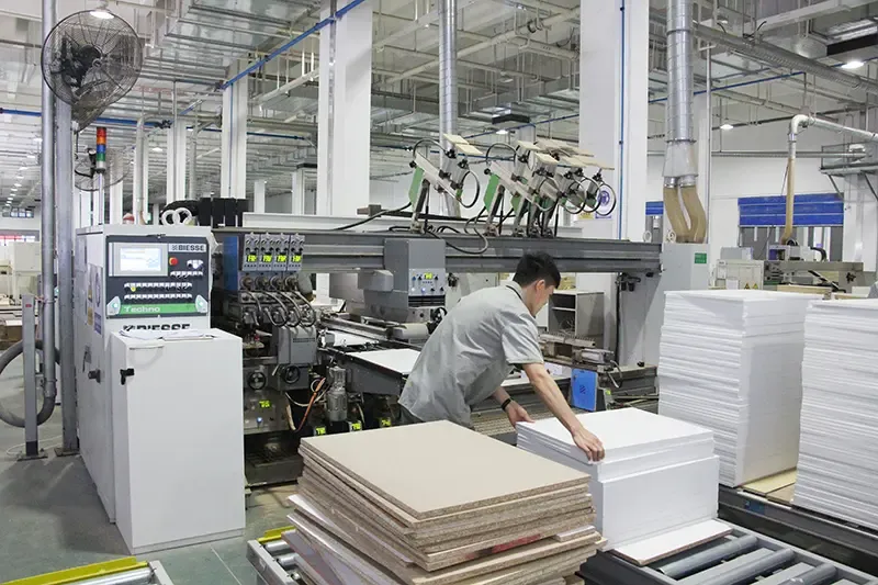 视频探秘柏厨智能厨柜制造工厂