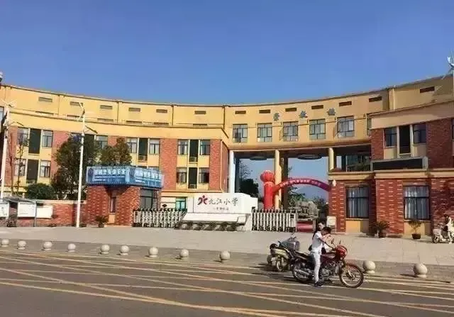 九江小学九江市中心幼儿园是一所融活动乐园,生活家园,艺术乐园于一体