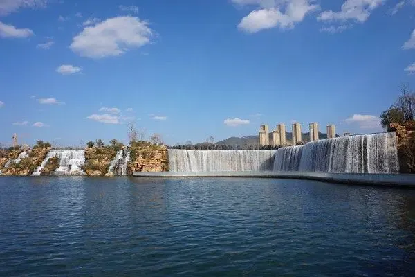 不是所有的别墅都拥有一线湖景