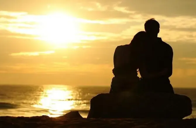 的朋友就在身边,爱的人就在对面!