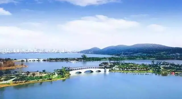 一城青山半城湖