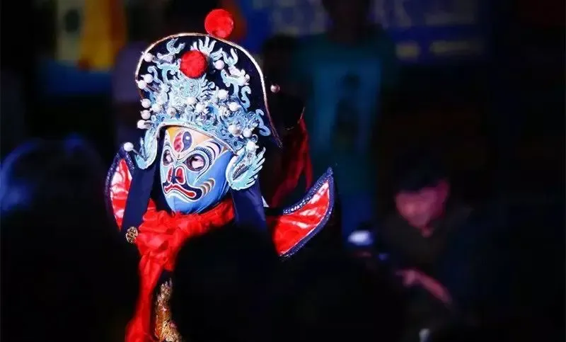 小编就简单给大家报几个节目感受一下: 精彩热舞,搞怪小丑秀,川剧