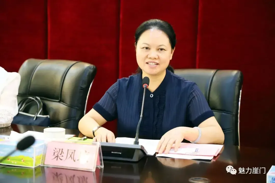 签约仪式上,副区长梁凤琼对华立科教城项目正式签订投资意向表示热烈