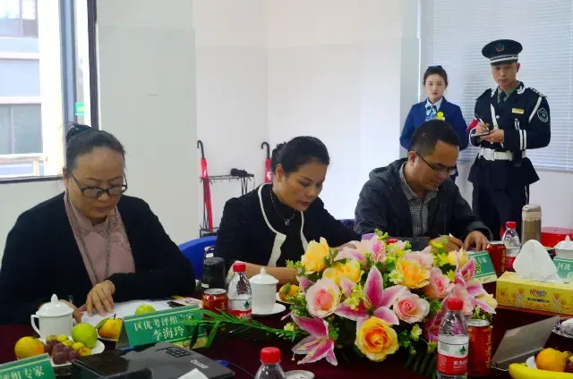 成员对三个小区设施设备管理,物业资料档案管理工作的重视给予了好评