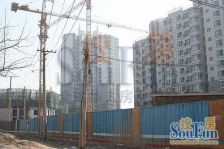 四环边地铁旁,精装修南北通透四居室,复式