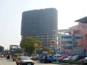 中益雅苑 南北通透,采光好 装修好,环镜优美 中间楼层