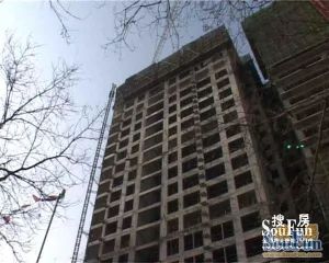 东南三居室,近地铁,管理好,停车方便。满五年,唯一