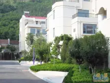 红旗路上 联排别墅 地上三层 地下一层+60平车库+南院