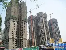 交通便利,配套成熟,居住舒适的湖景房,