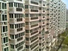位置好,楼龄新,带电梯,小区有立体车库