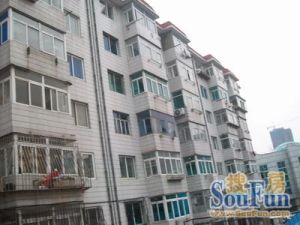 地铁5号线解放路道边桃源商圈秀月