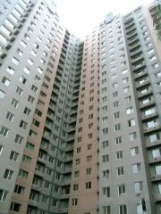 大西洋高楼层东南不临街三居,户型少,自住很舒服。