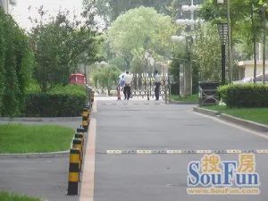 精装修两室两厅,前后不临街看房方便