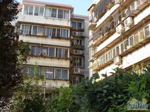 皓园里 低楼层通透 交通方便 居家便捷