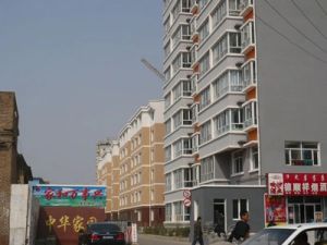 此房为业主一手房 房本满五唯一无大税,看房方便