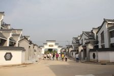 南三环边太阳城一期别墅 一楼带卧室 带小院和平台