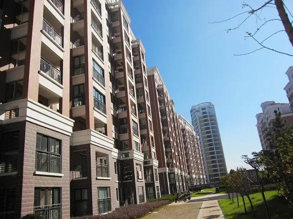 上海滩花园 莱山核心 人流量大  生活方便 南北通透