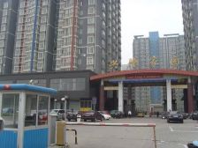 兴隆家园板楼电梯房,1梯2户,距离1号线600米