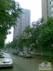 奥东18精装一居,满五年唯一、2009年有水系花园