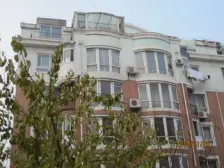 绿波花园好房出售,三室两厅落地窗,采光充足