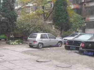 地铁两居室,临近万达广场,不临街,急售