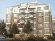 本房在小区一期,洋房中间楼层,装修好近小区南北通透