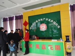 万嘉花园精装三室二厅二卫,面积129.96平,南北通透