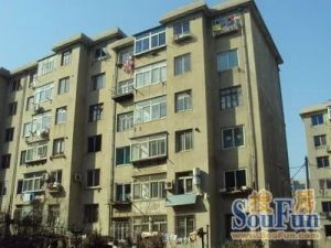 华西小区 七胜路 精装修 两室 不是顶楼 近车站 急售