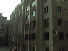 房主诚心出售 户型好 近花园 交通便利 门头