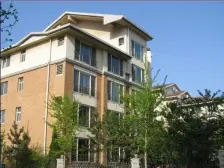 海军广场市委东封闭花园式小区一层 南面花园