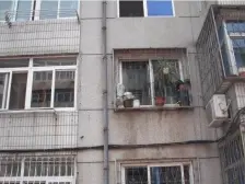 精装修,拎包即住,位置好,已开好门头,保持干净