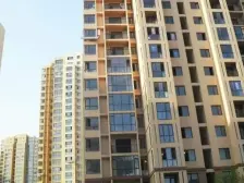 两室一厅南北向精装修电梯房,近车站早市和公园