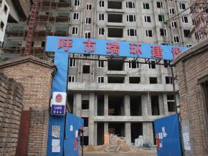 位置优越,无遮挡低楼层,大学路总校,二年外税费低