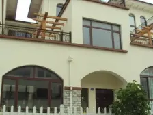 双拼的海景别墅,带150多平大花园,带车库,两车位