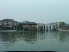 顶楼复式,带大露台,出门就是帝湖,诚心出售!!