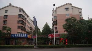 双气精装修两室中层,配套齐全交通方便