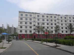 竹园北区简装两居室出售,交通便利,配套齐全