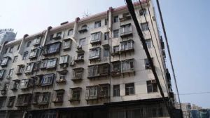 此房是商品房,满五年 ,70年产权