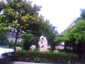 谷德近。经典好房出售楼层好。上学方便,价格低