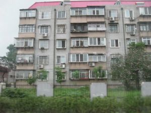 凤东里2室一厅.老本过户.随时可看