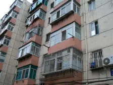 总房款低,价格还便宜适合年轻人过度,直接入住。