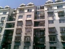 此房是西南一居,价格合适,中间楼层采光好,闹中取静